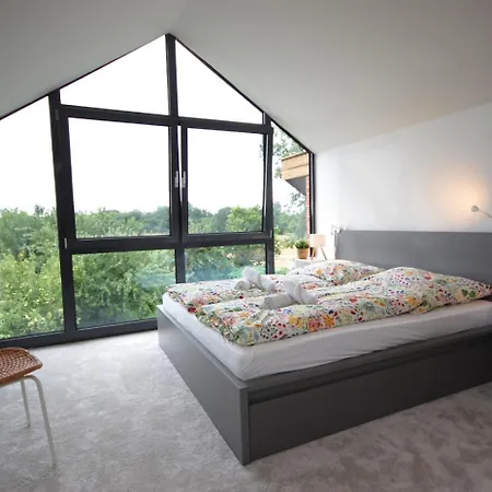 Mit Blick Ueber Felder Und Golfplatz * Warnsdorf
